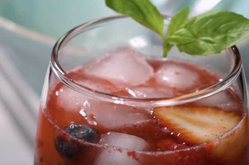 Refréscate con una Limonata de Frutos del Bosque